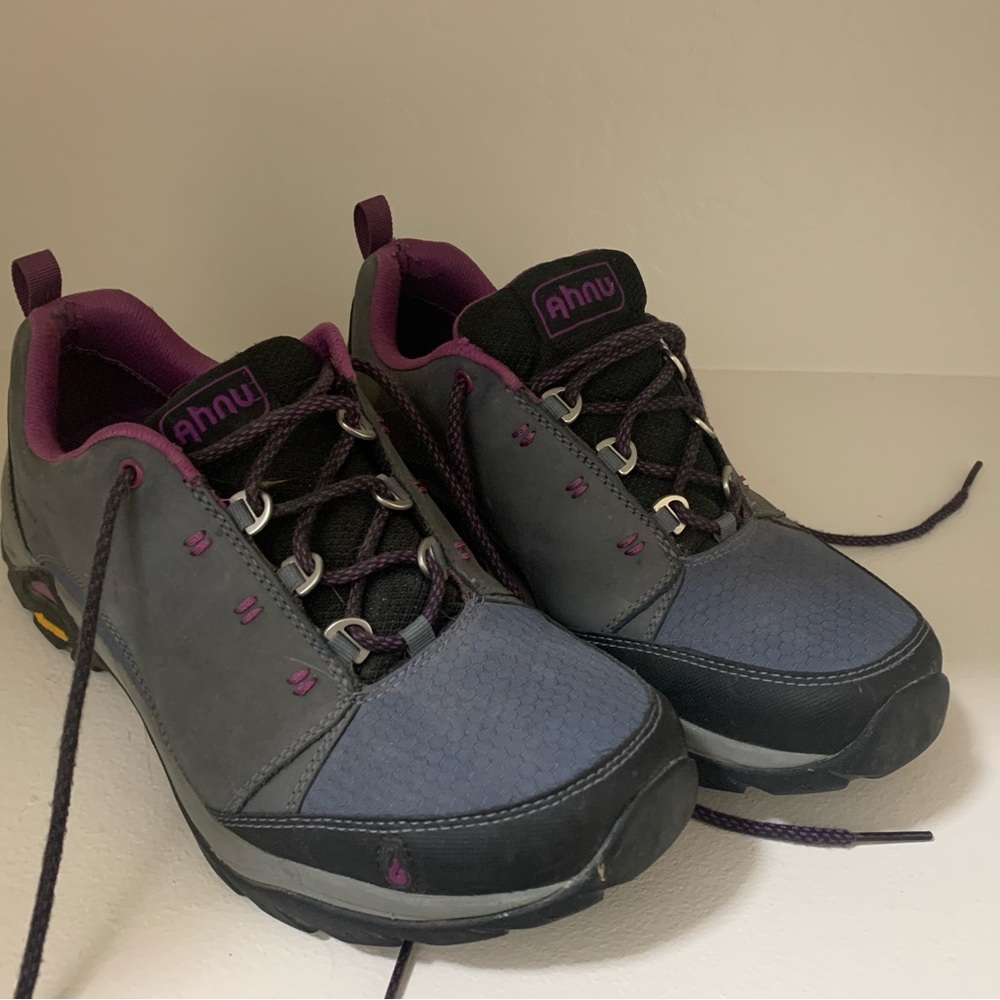 Women’s ahnu hiking shoes size 8.5
